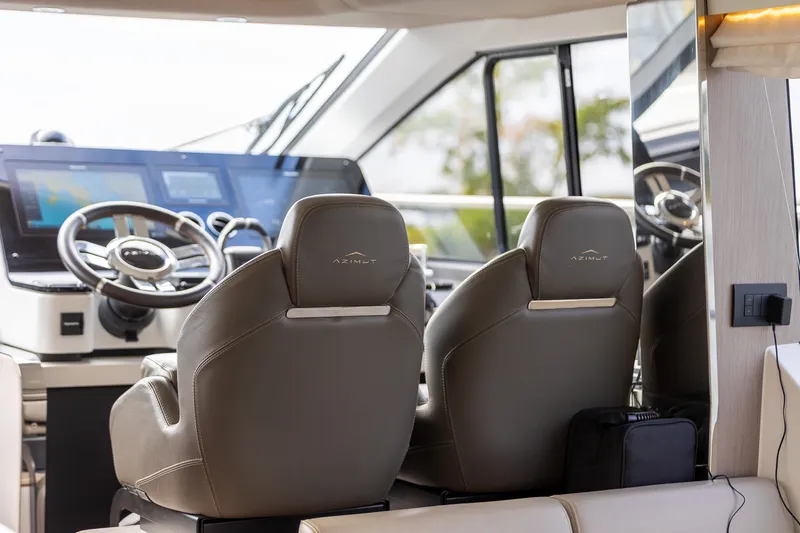Slide: The Image of Azimut FLY 60 2023 - 58
