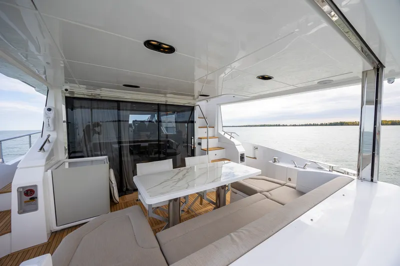 Slide: The Image of Azimut FLY 60 2023 - 32