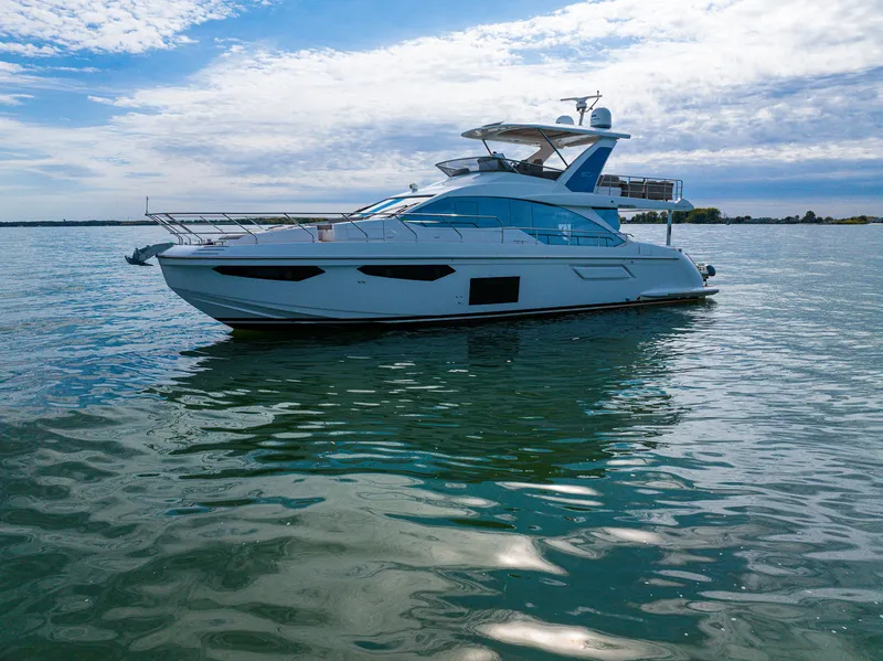 Slide: The Image of Azimut FLY 60 2023 - 11