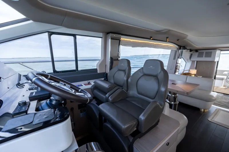 Slide: The Image of Azimut FLY 60 2023 - 45