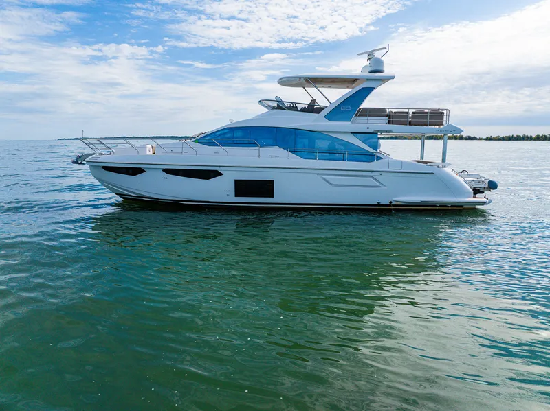 Slide: The Image of Azimut FLY 60 2023 - 9
