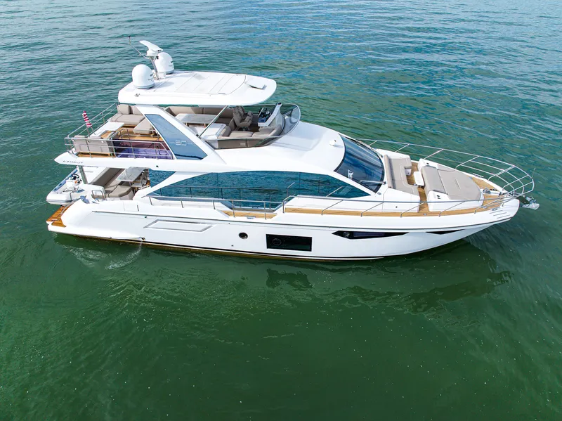 Slide: The Image of Azimut FLY 60 2023 - 5