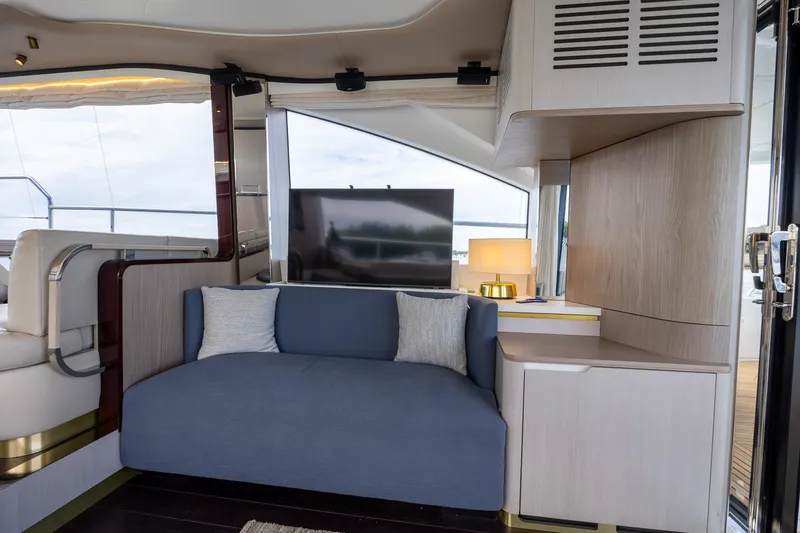 Slide: The Image of Azimut FLY 60 2023 - 59