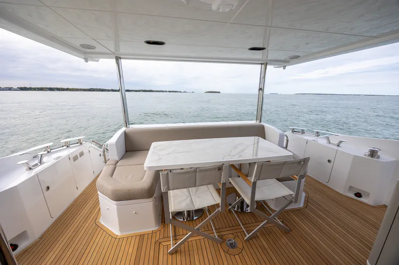 Slide: The Image of Azimut FLY 60 2023 - 28