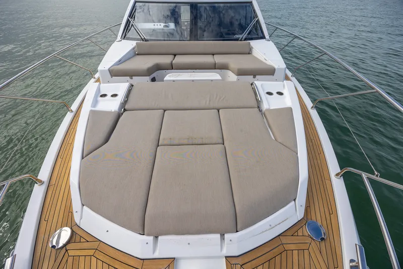 Slide: The Image of Azimut FLY 60 2023 - 24