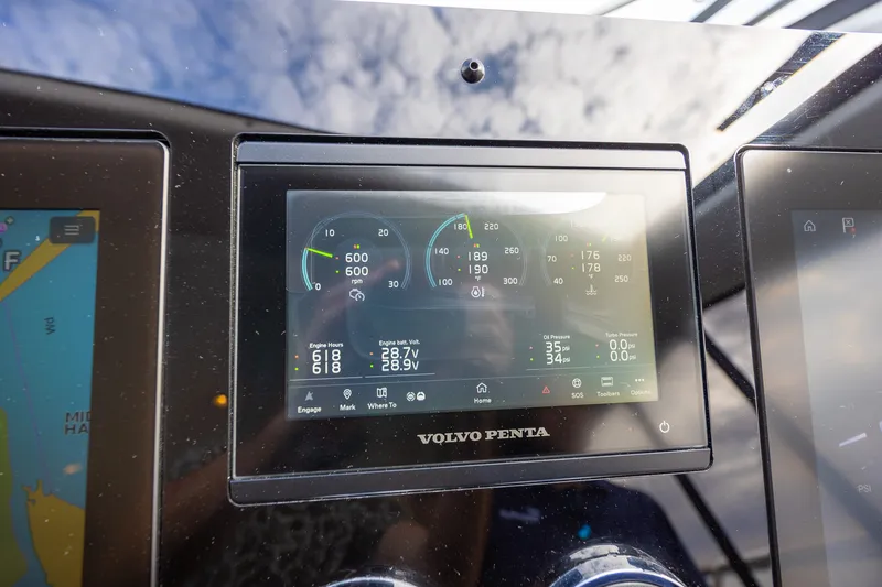 Slide: The Image of Azimut FLY 60 2023 - 52