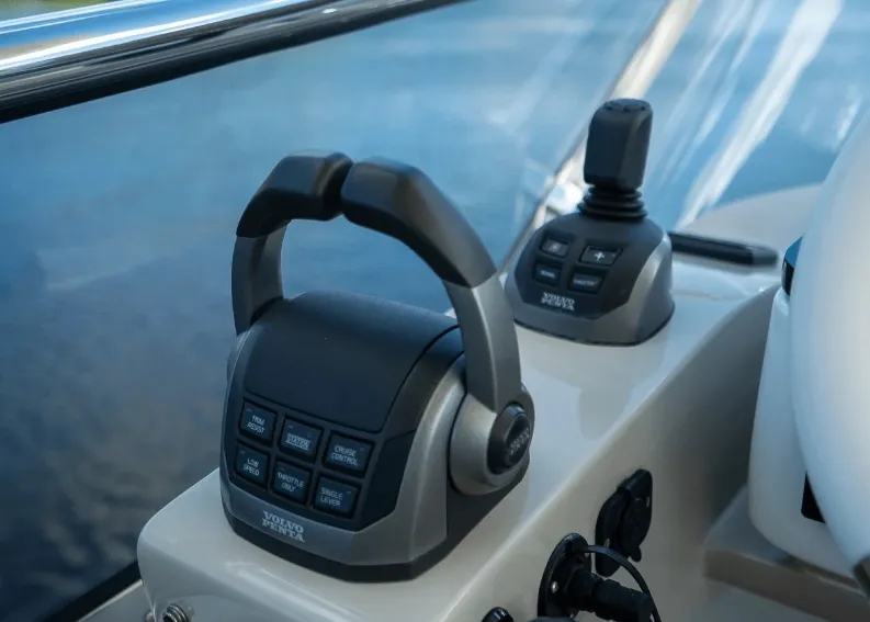 Slide: The Image of Azimut FLY 60 2023 - 20