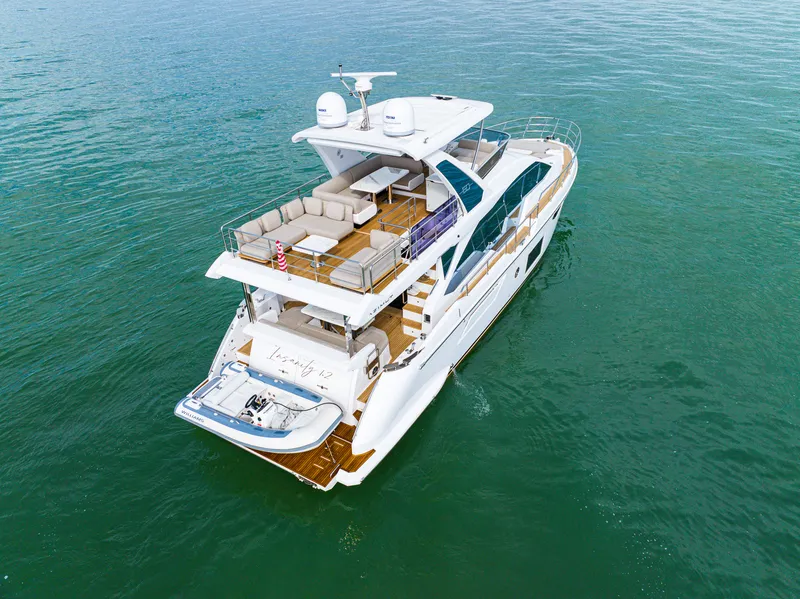 Slide: The Image of Azimut FLY 60 2023 - 3