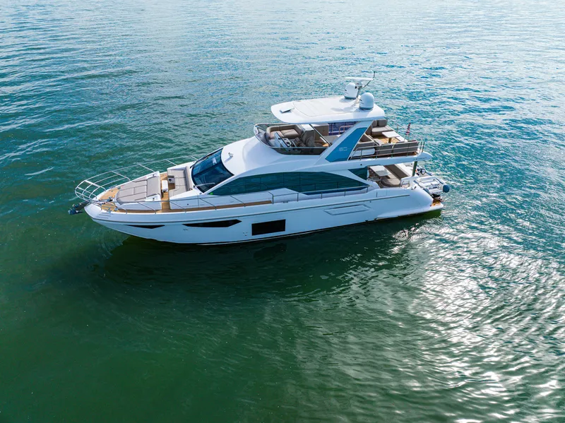 Slide: The Image of Azimut FLY 60 2023 - 8
