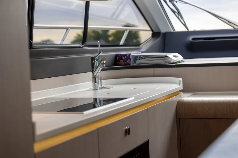 Slide: The Image of Azimut FLY 60 2023 - 57