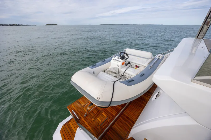 Slide: The Image of Azimut FLY 60 2023 - 33
