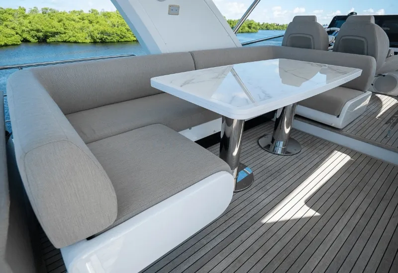 Slide: The Image of Azimut FLY 60 2023 - 16