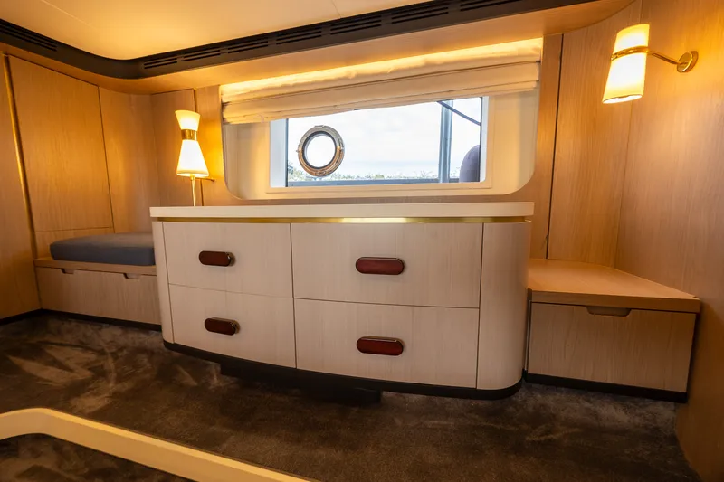 Slide: The Image of Azimut FLY 60 2023 - 70