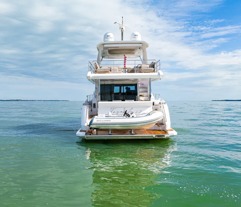 Slide: The Image of Azimut FLY 60 2023 - 20