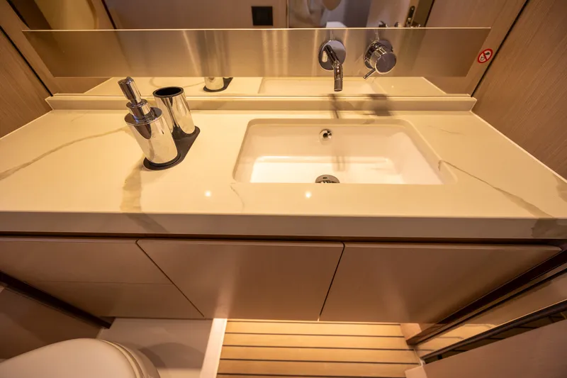 Slide: The Image of Azimut FLY 60 2023 - 71