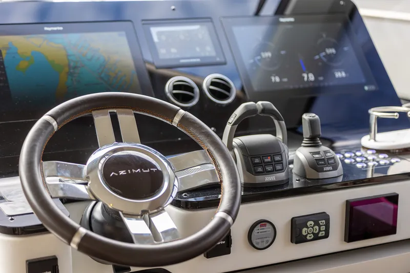 Slide: The Image of Azimut FLY 60 2023 - 56