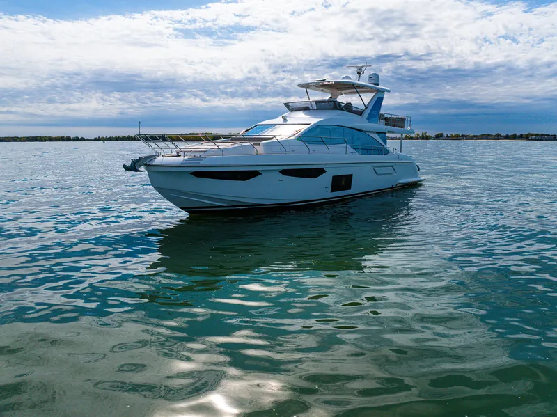 Slide: The Image of Azimut FLY 60 2023 - 12