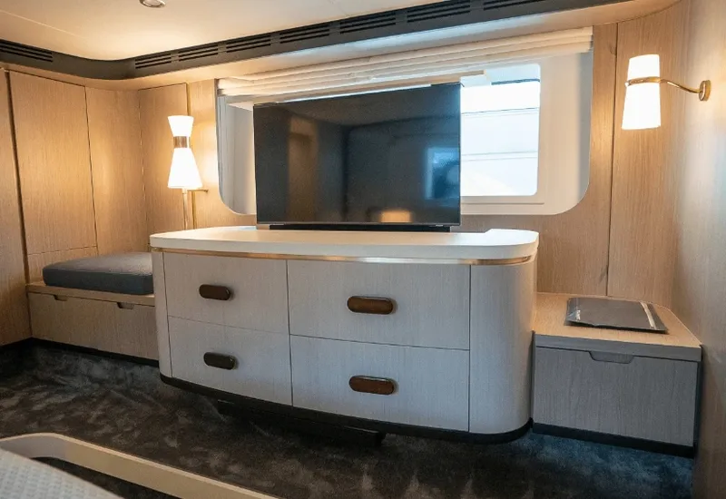 Slide: The Image of Azimut FLY 60 2023 - 26