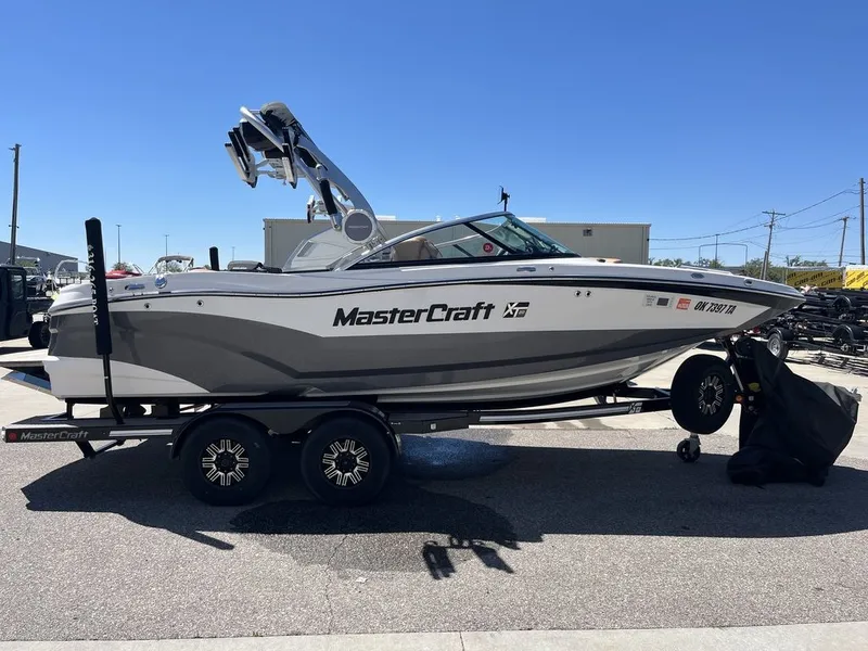 Slide: The Image of MasterCraft XT20 2019 - 5