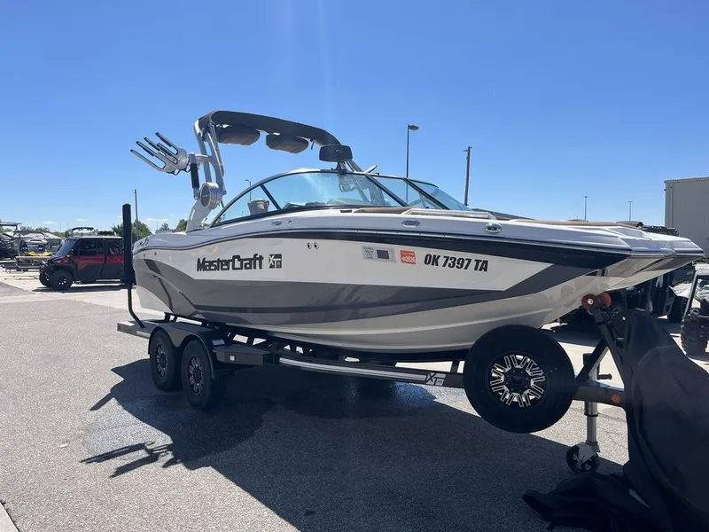 Slide: The Image of MasterCraft XT20 2019 - 6