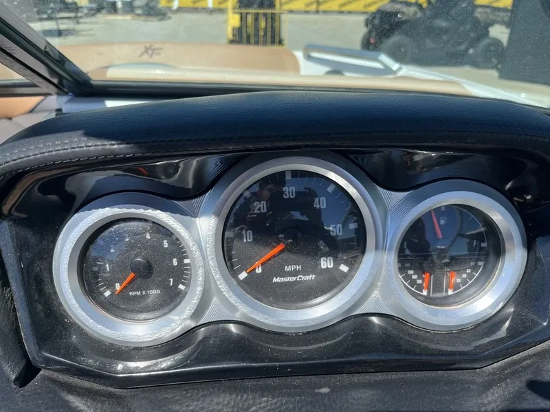 Slide: The Image of MasterCraft XT20 2019 - 12