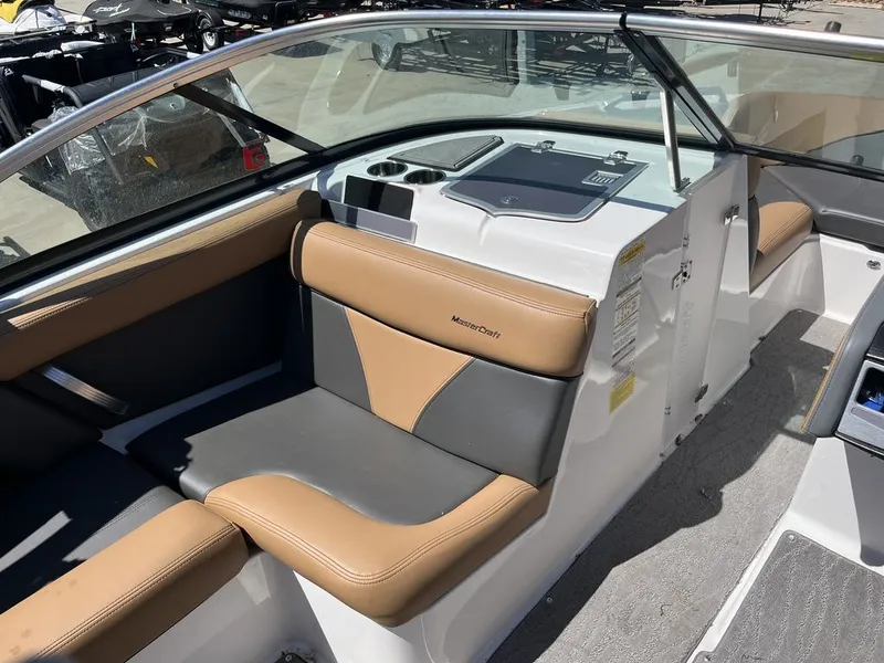 Slide: The Image of MasterCraft XT20 2019 - 19