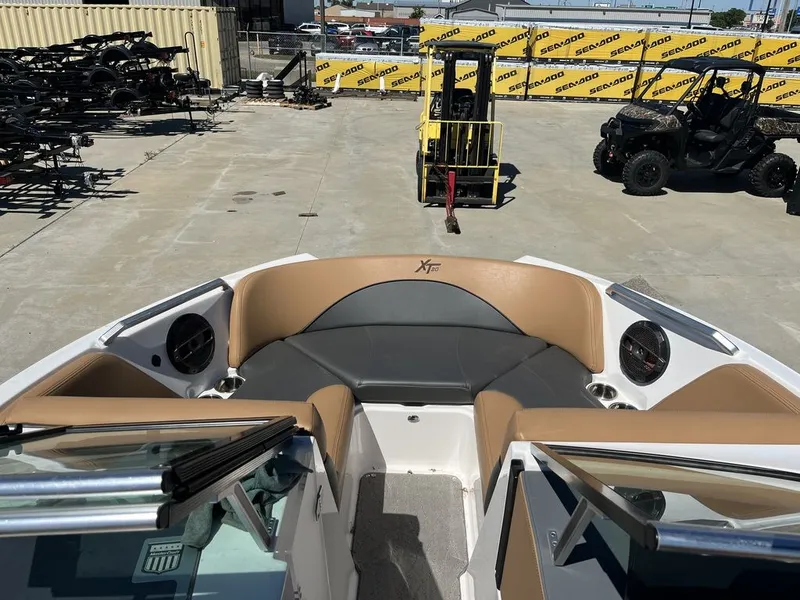 Slide: The Image of MasterCraft XT20 2019 - 15