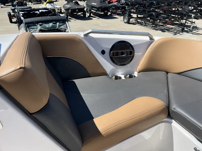 Slide: The Image of MasterCraft XT20 2019 - 18