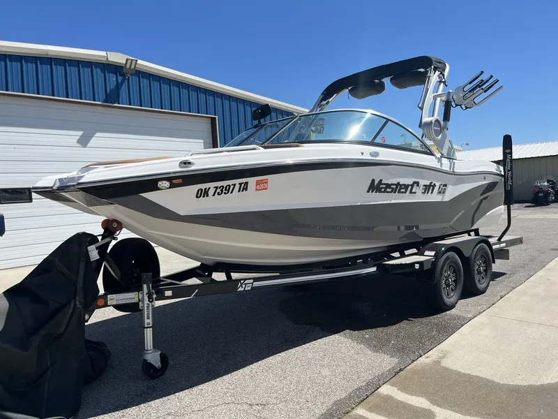 Slide: The Image of MasterCraft XT20 2019 - 2