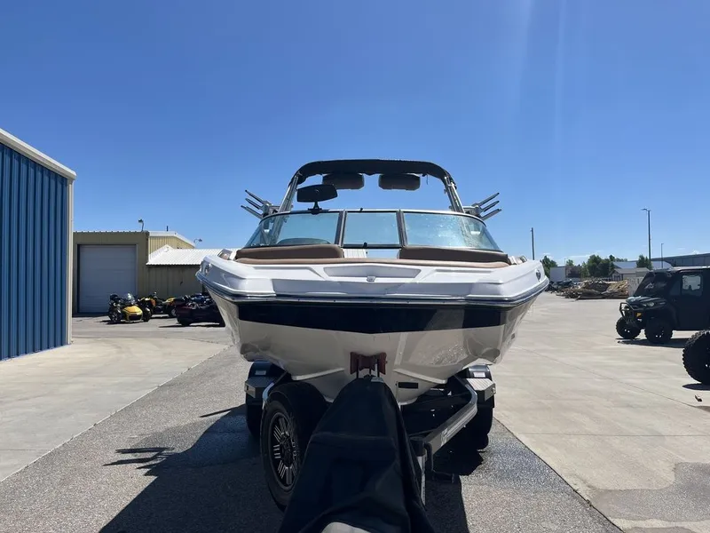 Slide: The Image of MasterCraft XT20 2019 - 4