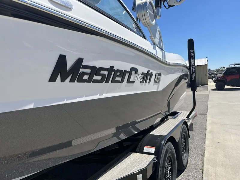 Slide: The Image of MasterCraft XT20 2019 - 3