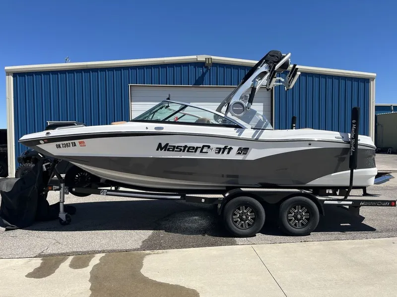 Slide: The Image of MasterCraft XT20 2019 - 1