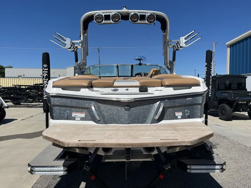 Slide: The Image of MasterCraft XT20 2019 - 8