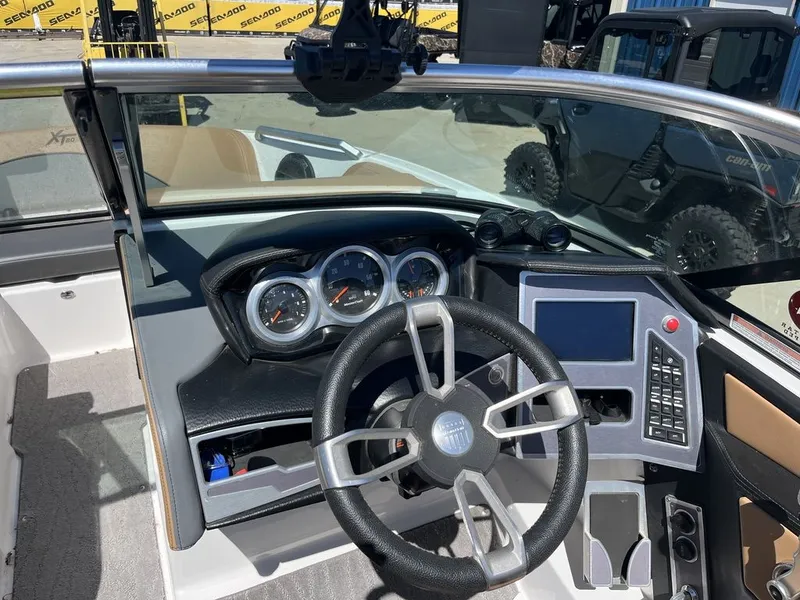 Slide: The Image of MasterCraft XT20 2019 - 11