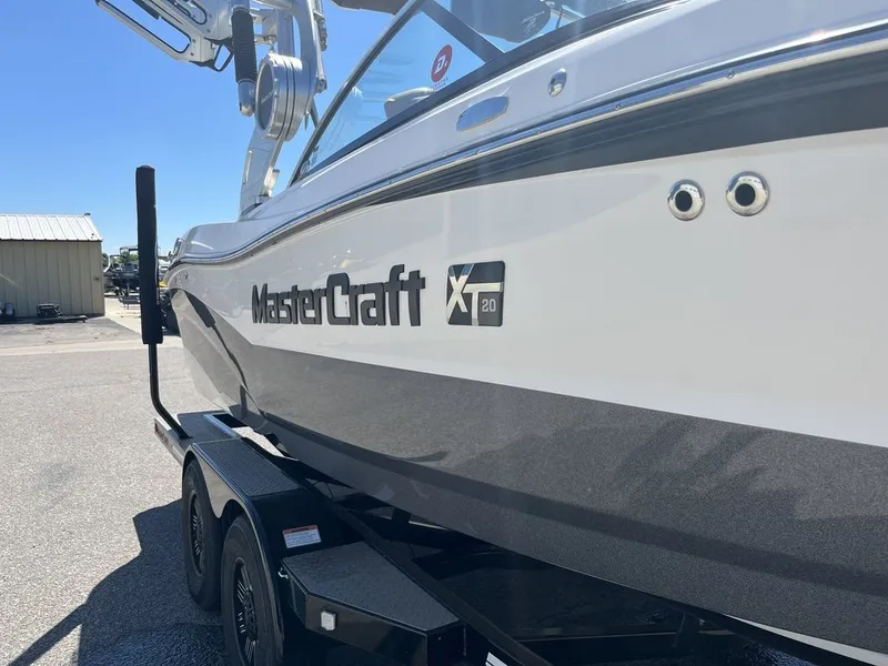 Slide: The Image of MasterCraft XT20 2019 - 7
