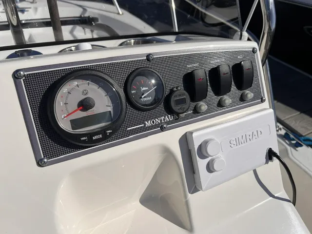 Slide: The Image of Boston Whaler 150 MONTAUK 2023 - 13