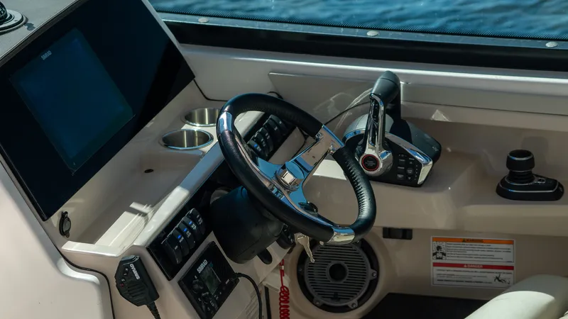 Slide: The Image of Boston Whaler 280 Vantage 2027 - 33