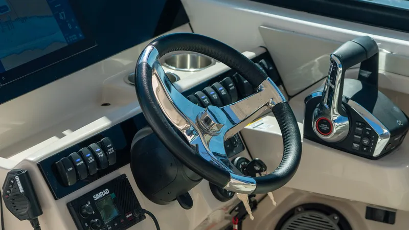 Slide: The Image of Boston Whaler 280 Vantage 2027 - 31