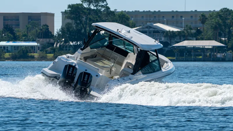 Slide: The Image of Boston Whaler 280 Vantage 2027 - 4