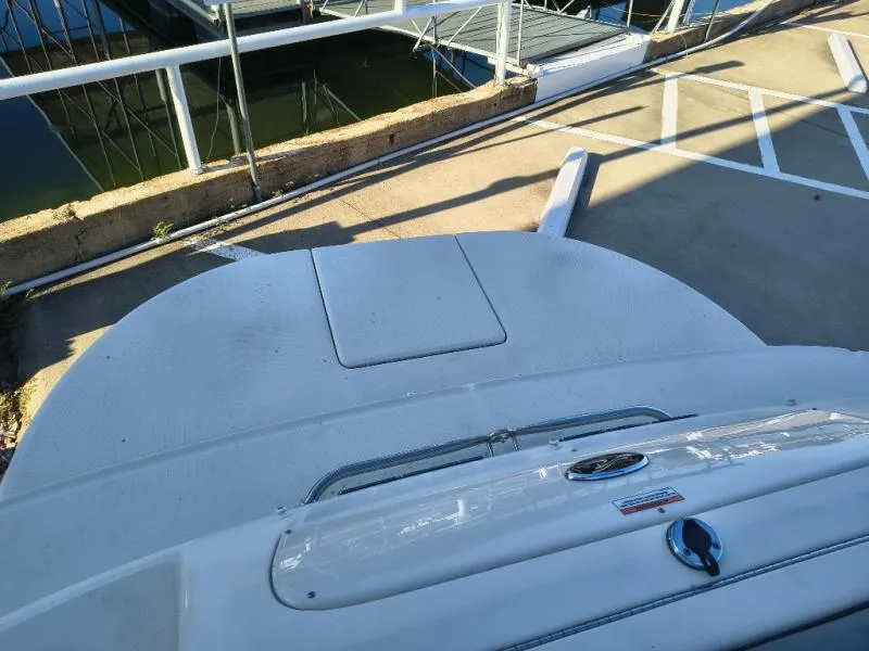 Slide: The Image of Sea Ray SunDeck 2009 - 16