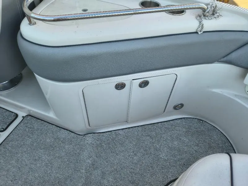 Slide: The Image of Sea Ray SunDeck 2009 - 10