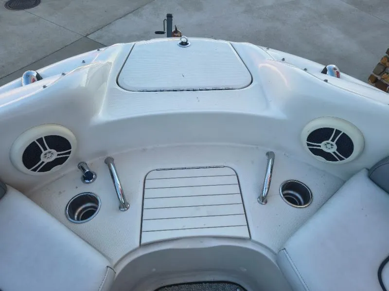 Slide: The Image of Sea Ray SunDeck 2009 - 18