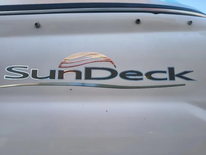 Slide: The Image of Sea Ray SunDeck 2009 - 19