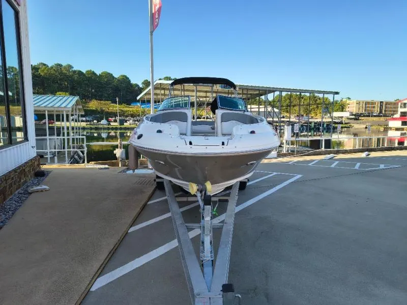 Slide: The Image of Sea Ray SunDeck 2009 - 1