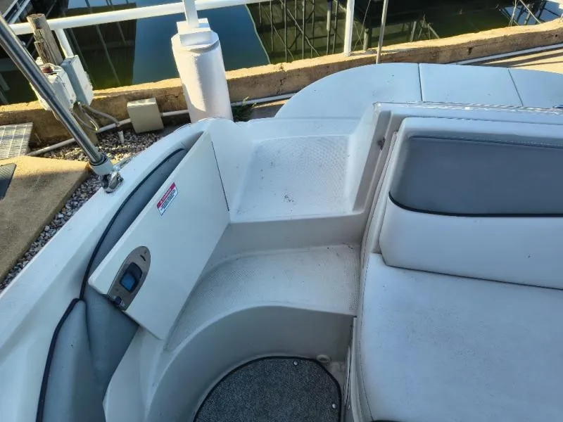 Slide: The Image of Sea Ray SunDeck 2009 - 15