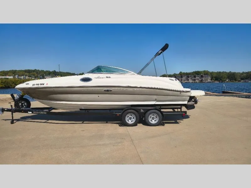 The Image of Sea Ray Sundeck 240 2009 - 0