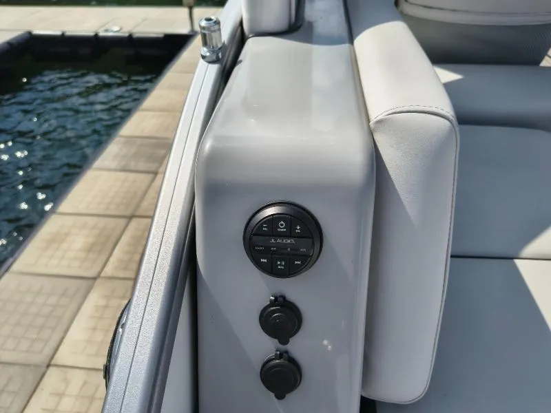 Slide: The Image of Harris GRAND MARINER 270 2024 - 17