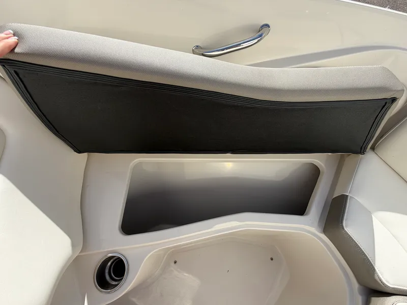 Slide: The Image of Sea Ray 230 SELECT 2007 - 38