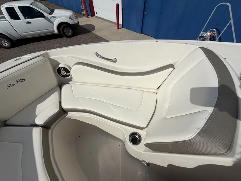 Slide: The Image of Sea Ray 230 SELECT 2007 - 39
