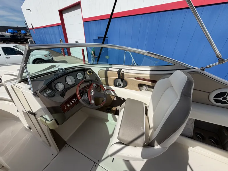 Slide: The Image of Sea Ray 230 SELECT 2007 - 28